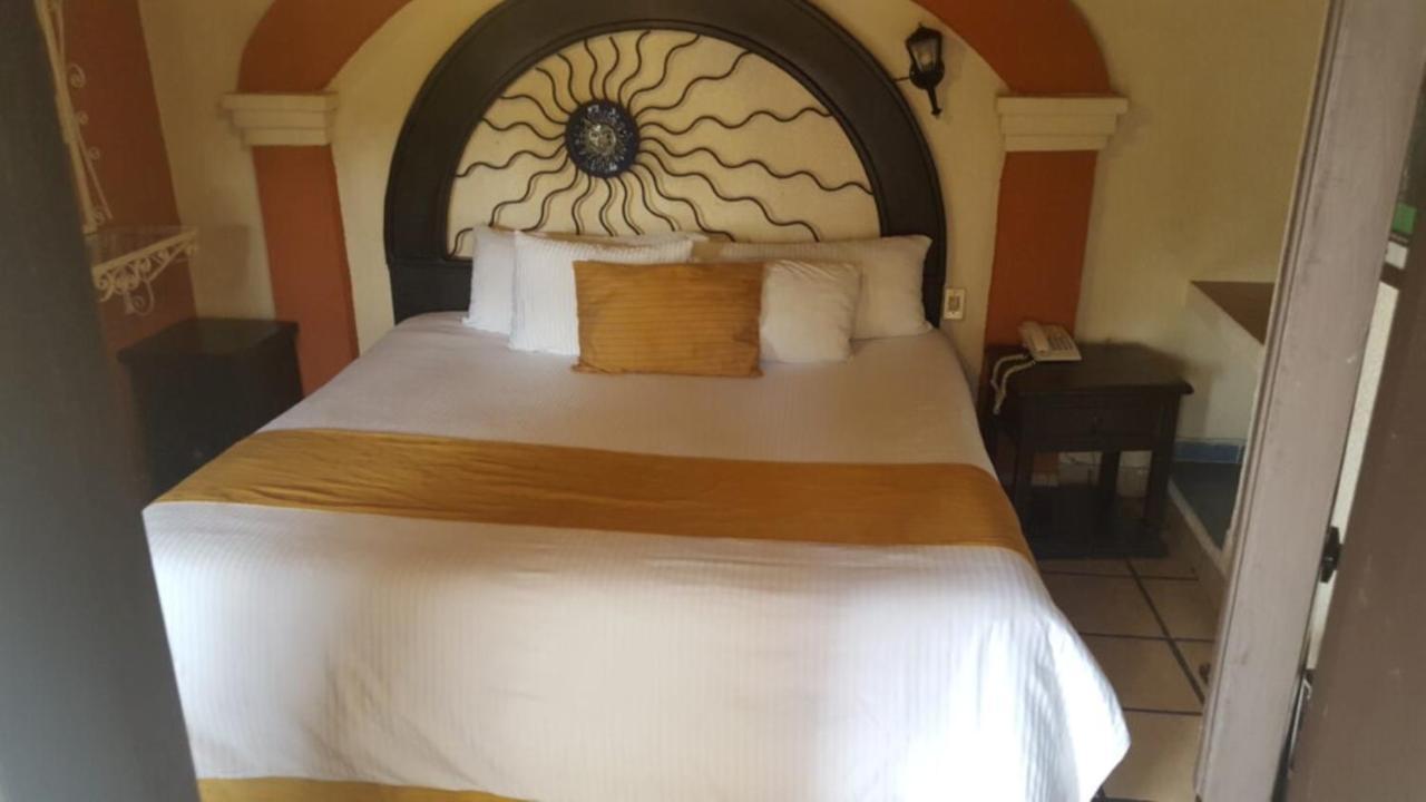 Hotel Jardines Del Centro San Cristobal de las Casas Exterior photo