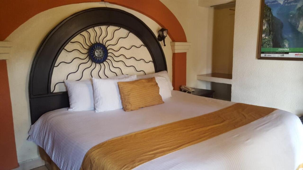 Hotel Jardines Del Centro San Cristobal de las Casas Exterior photo